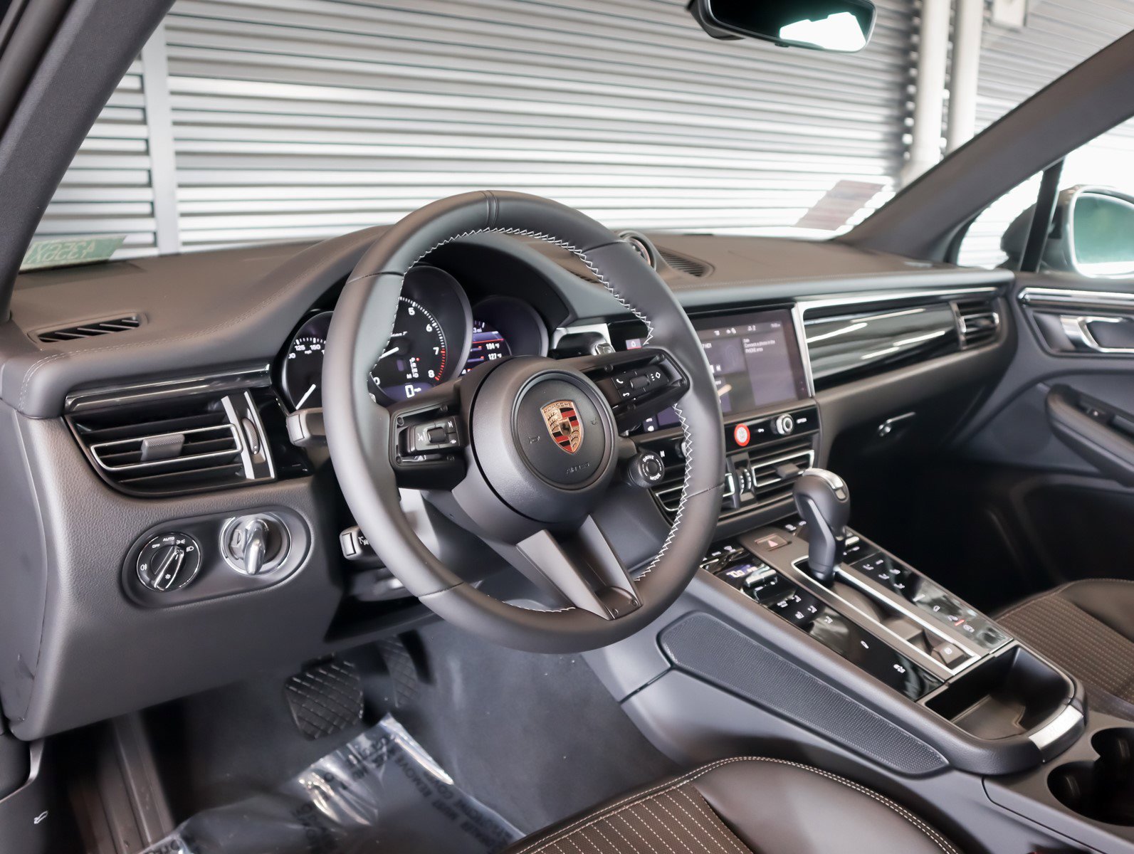 New 2026 Porsche Macan Turbo image 4