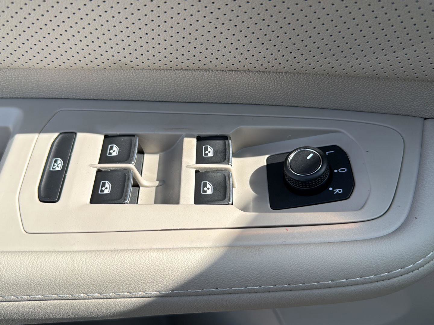 New 2026 Volkswagen Atlas SE image 10