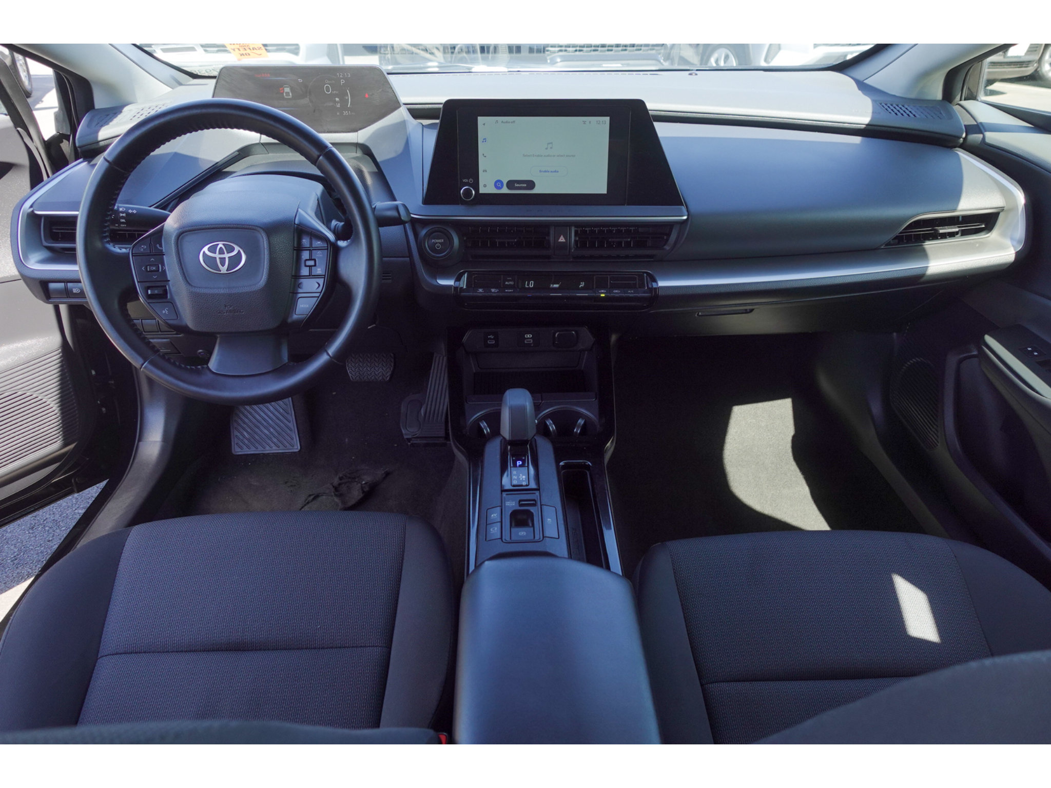 Certified 2025 Toyota Prius LE FWD image 22