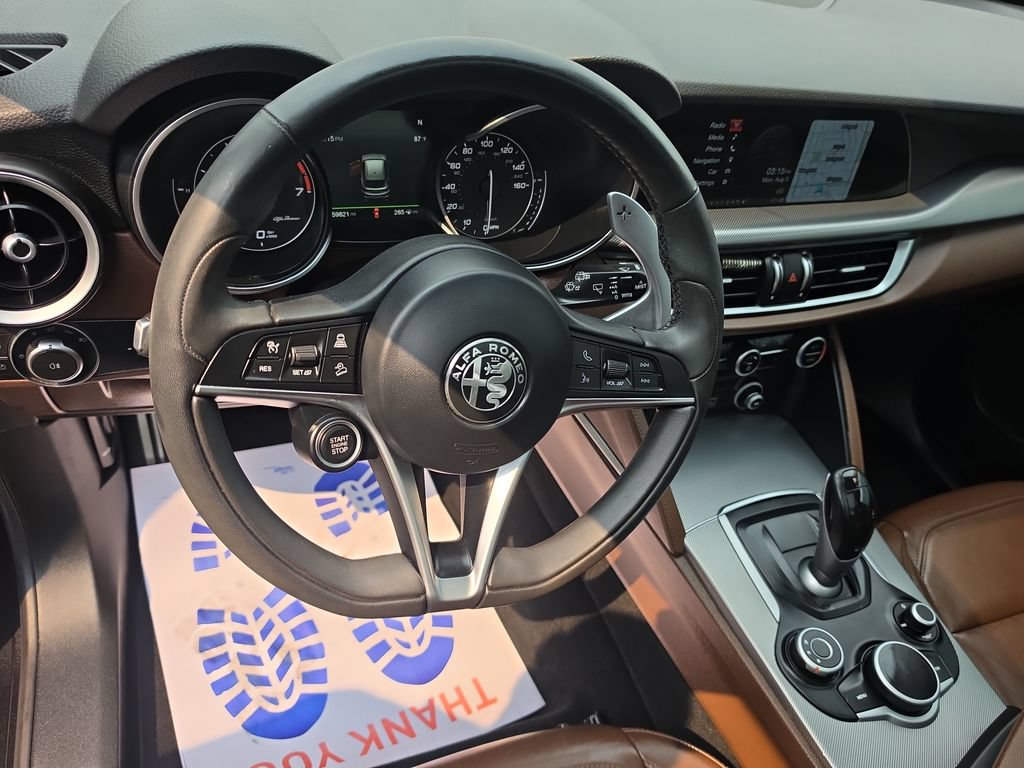 Used 2018 Alfa Romeo Stelvio Sport w/ Quick Order Package 22J Sport AWD/4WD image 12