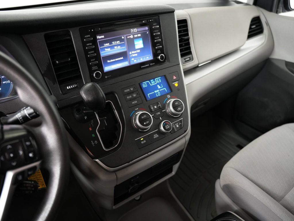 Used 2020 Toyota Sienna LE FWD image 18