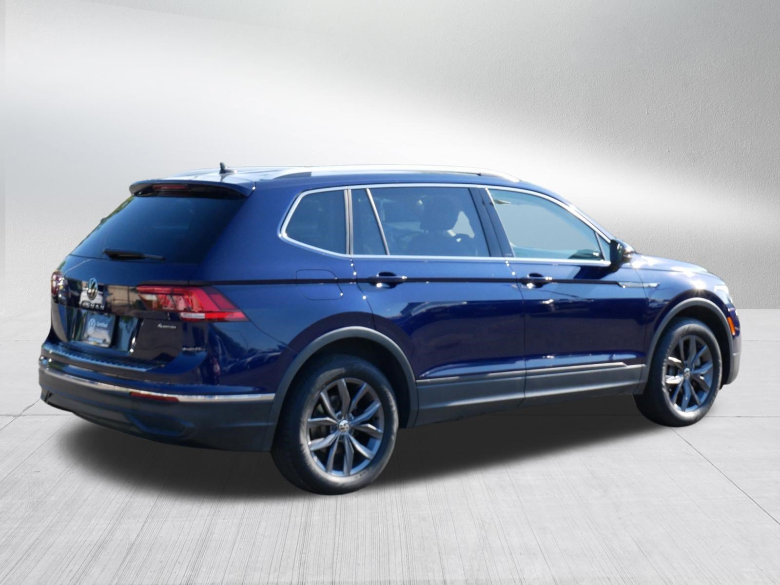 Certified 2023 Volkswagen Tiguan SE w/ Panoramic Sunroof Package AWD/4WD image 7