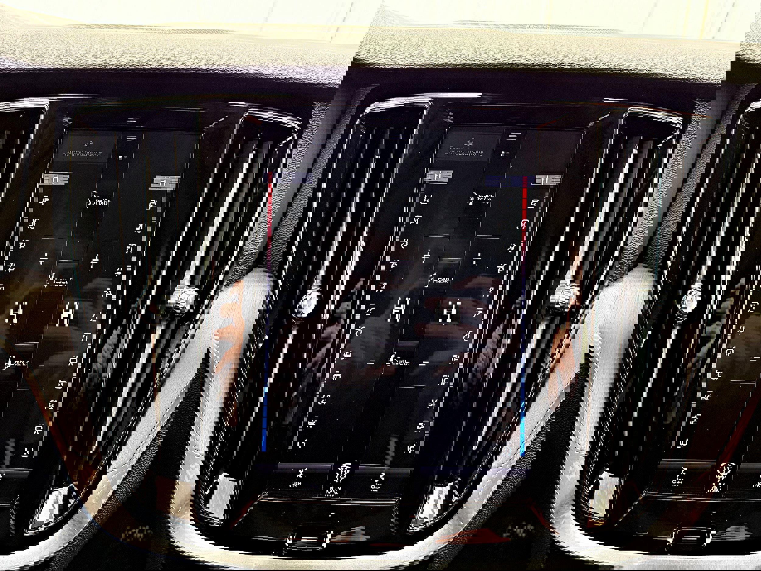 Used 2020 Volvo V60 T5 Cross Country image 17