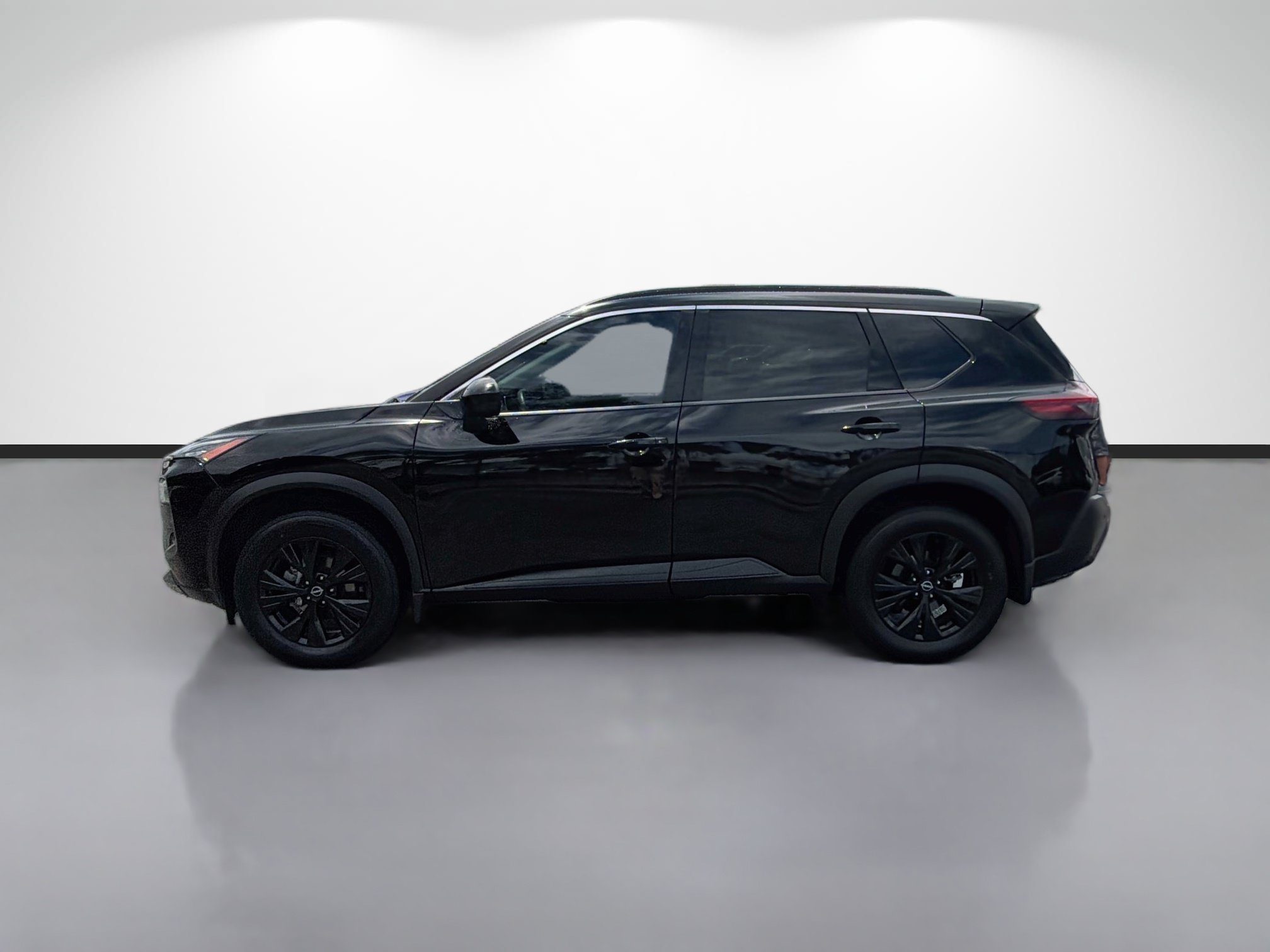 Used 2023 Nissan Rogue SV w/ SV Premium B Package FWD image 2