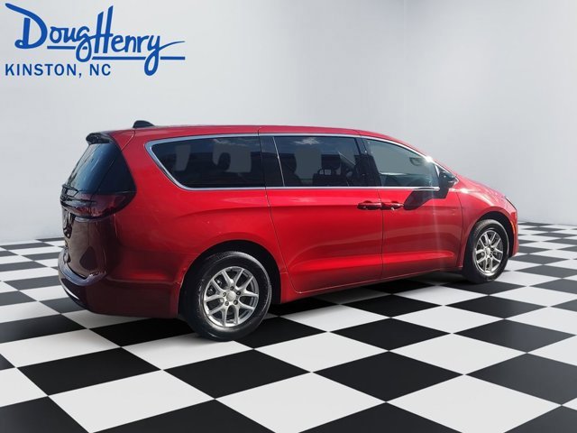 New 2027 Chrysler Pacifica Select FWD image 5