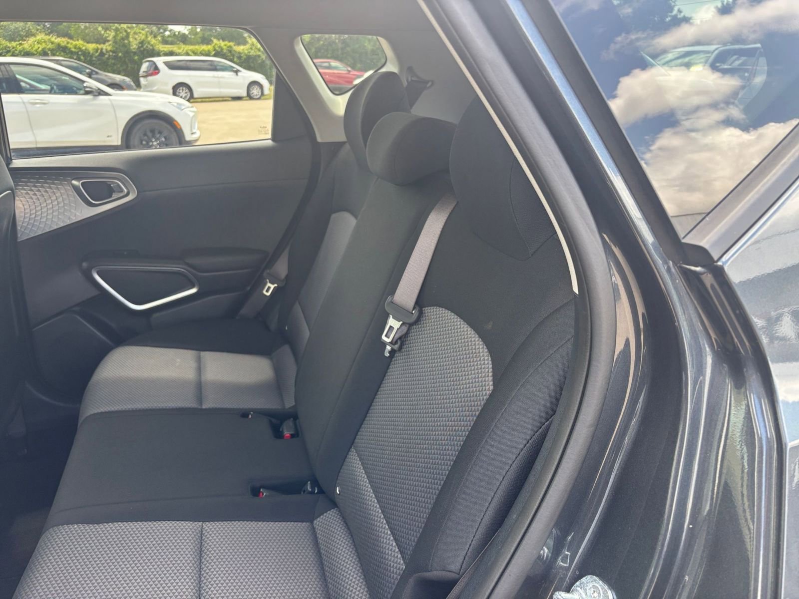 Used 2025 Kia Soul LX w/ LX Technology Package FWD image 35