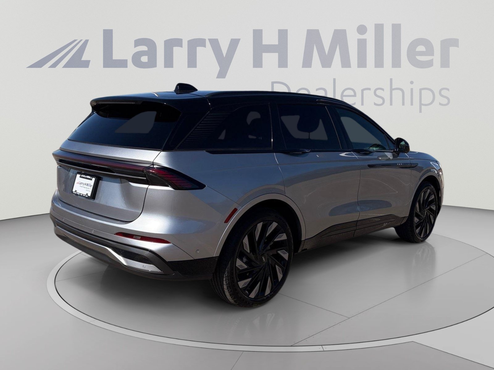 Used 2024 Lincoln Nautilus Reserve w/ Equipment Group 202A AWD/4WD image 6