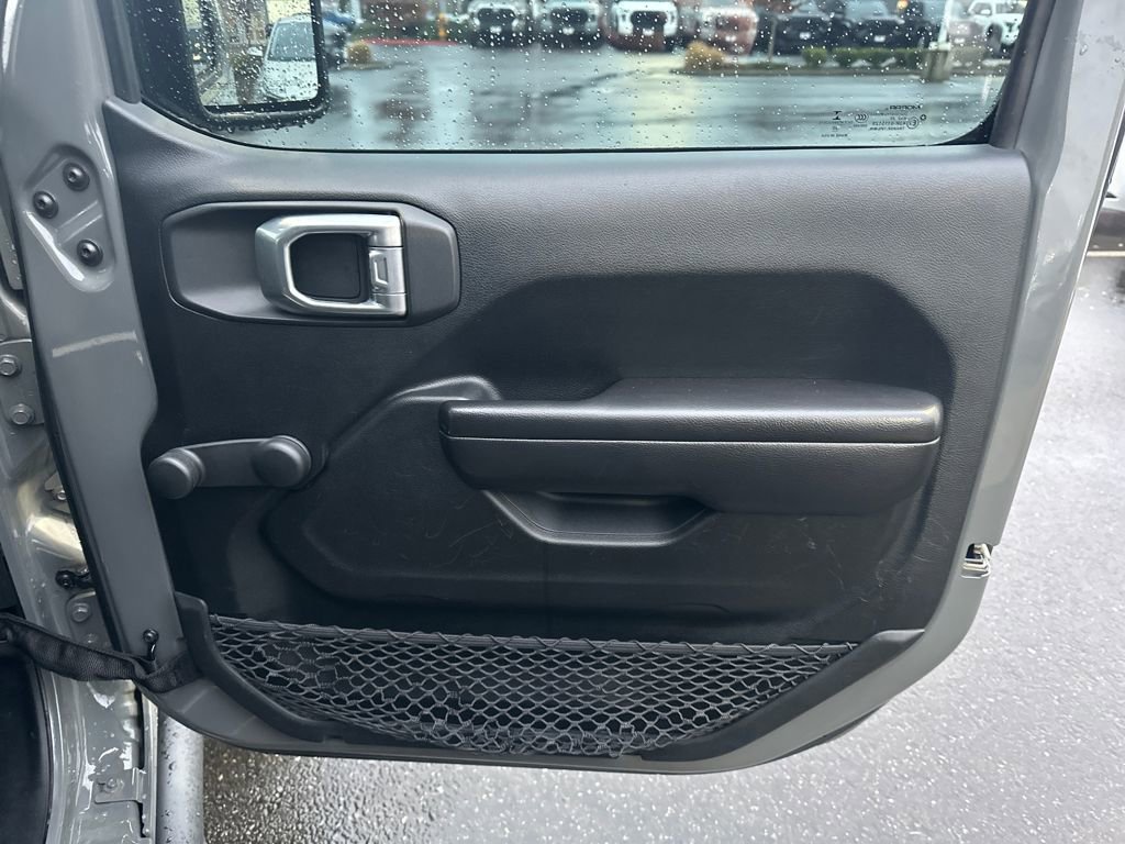 Used 2020 Jeep Gladiator Sport image 16