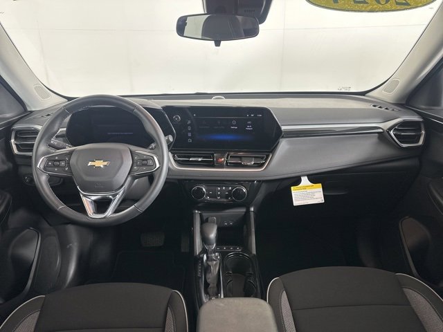 Used 2024 Chevrolet TrailBlazer LT w/ LT Cold Weather Package image 17