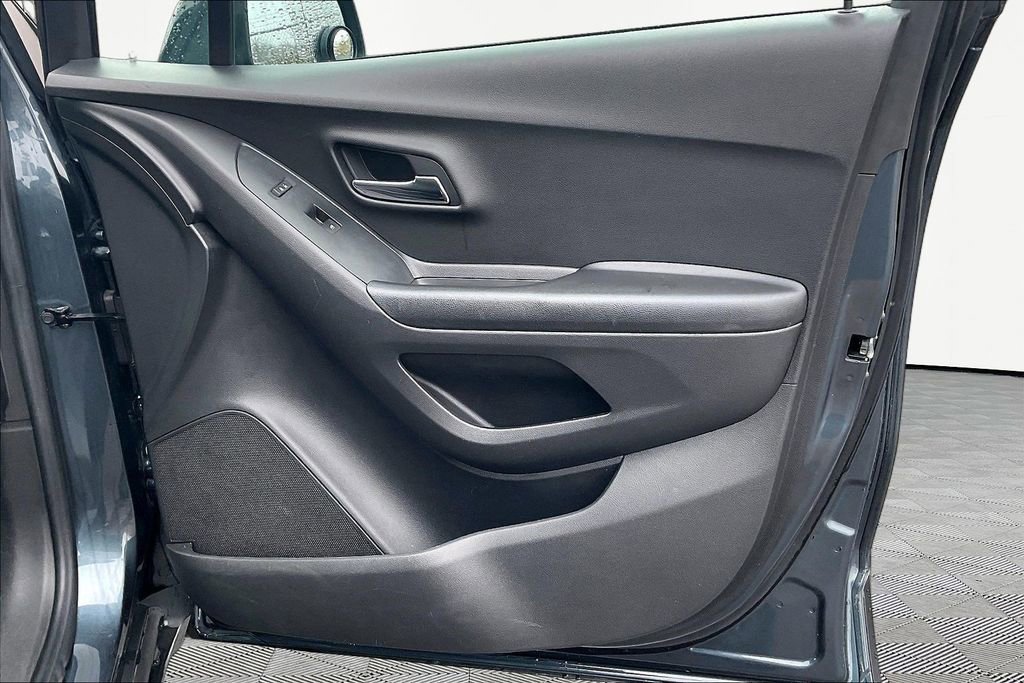 Used 2021 Chevrolet Trax LT image 29