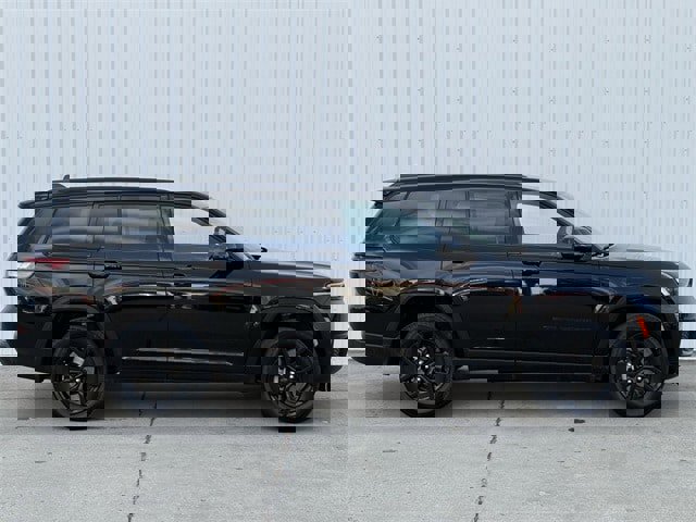 Used 2024 Jeep Grand Cherokee L Altitude image 3