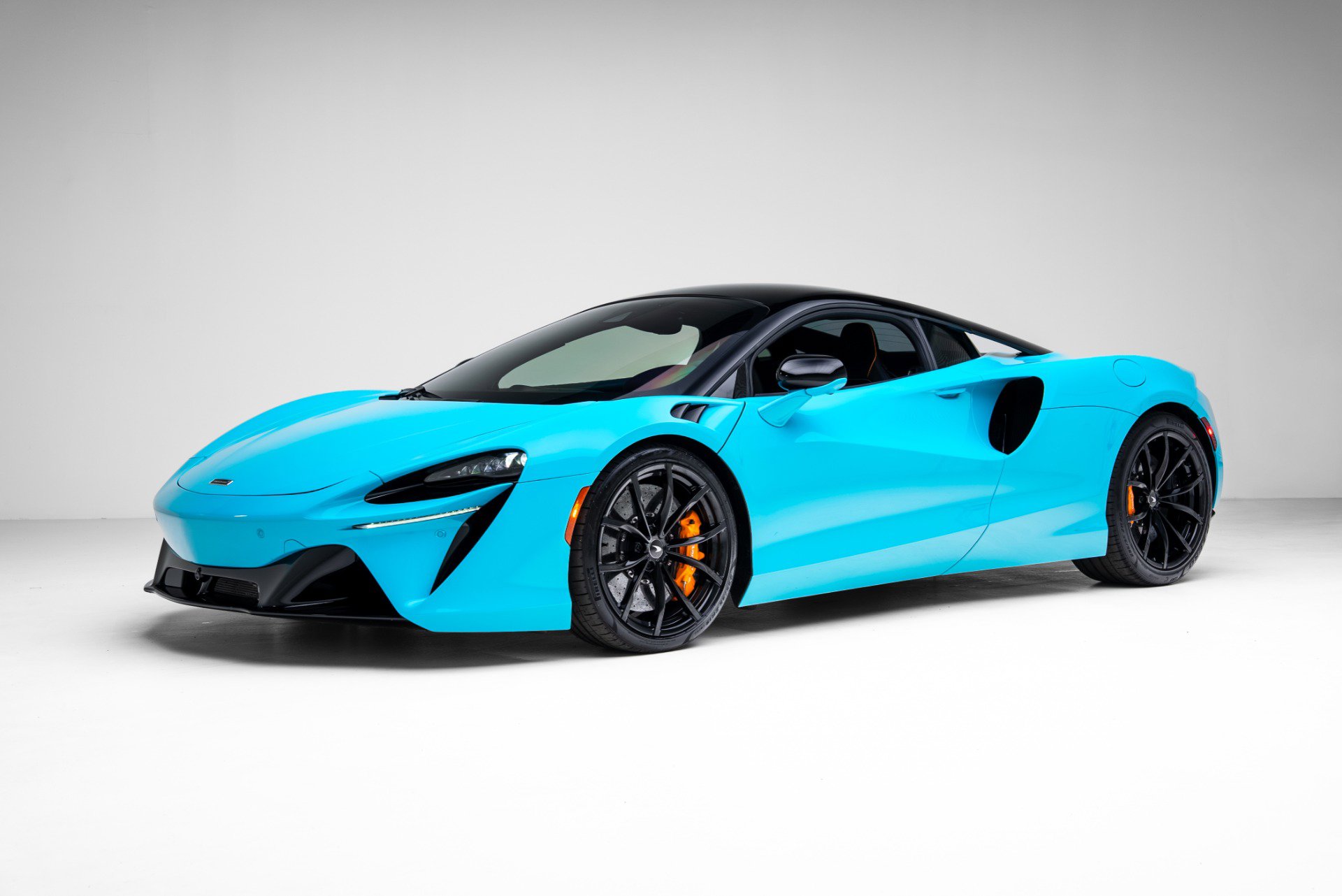 Used 2023 McLaren Artura image 11