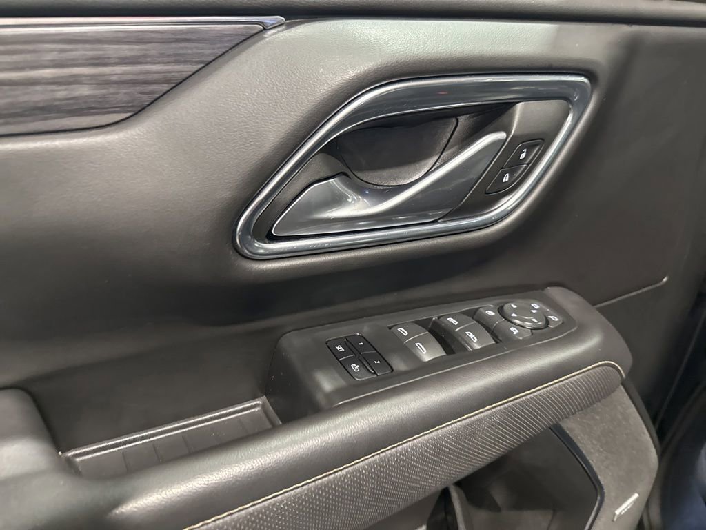 Used 2022 GMC Yukon XL SLT w/ SLT Luxury Package image 16