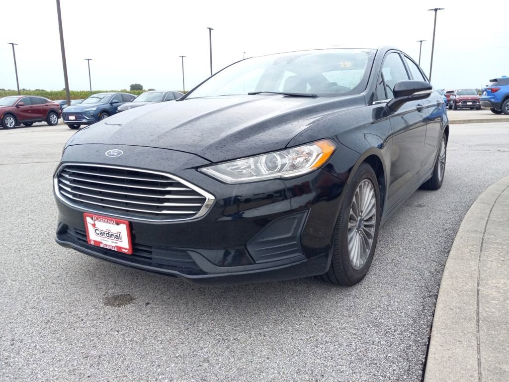 Used 2020 Ford Fusion SE image 1