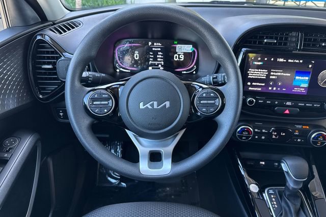 Used 2023 Kia Soul S image 16
