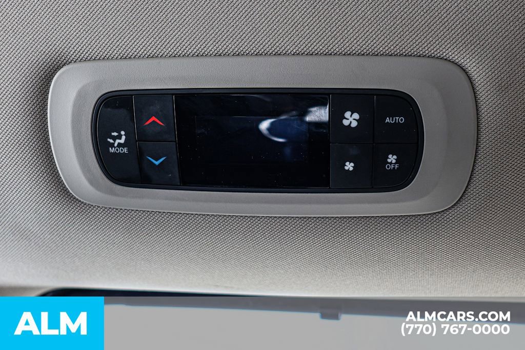 Used 2023 Chrysler Pacifica Touring-L image 61