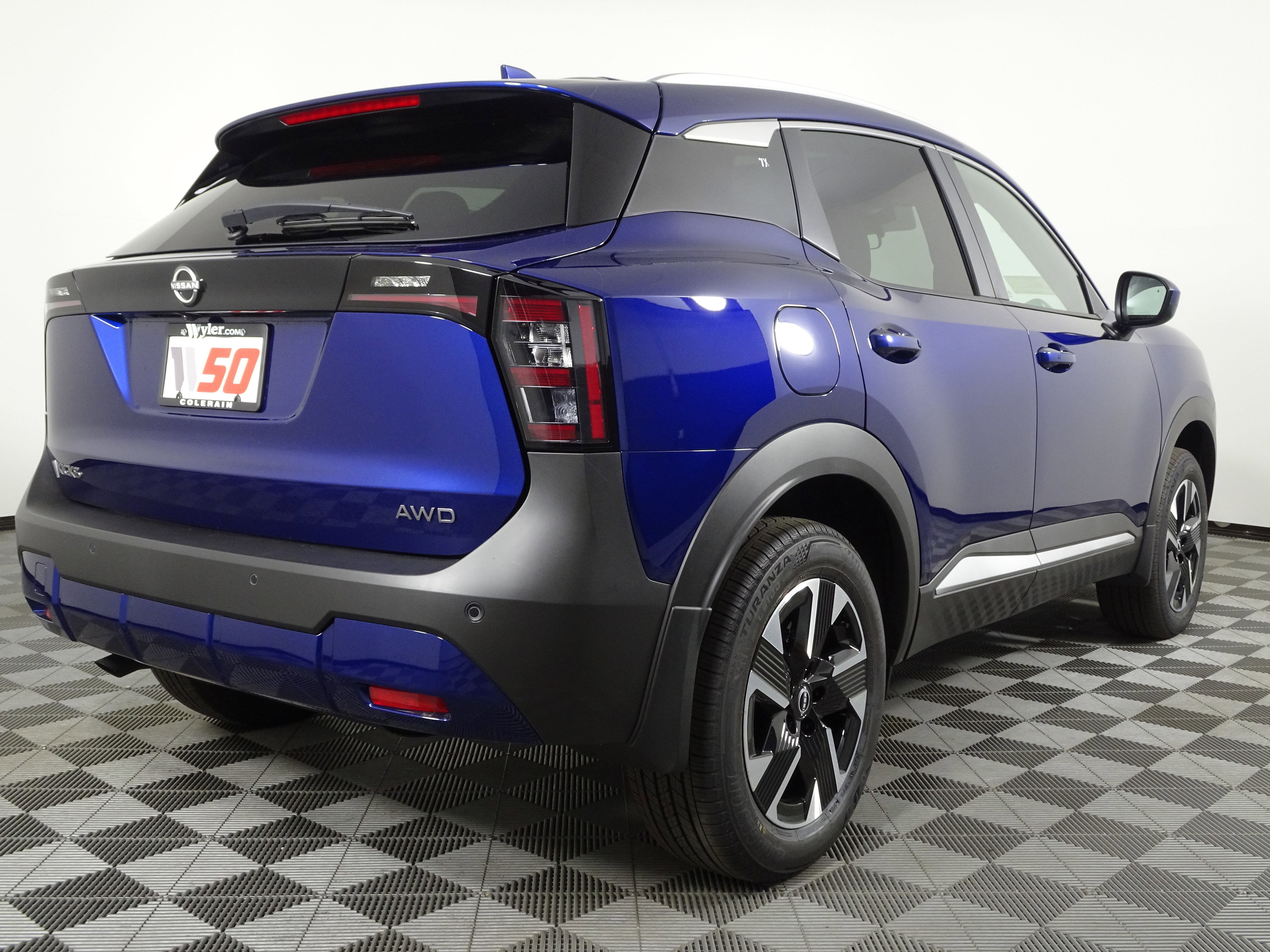 New 2025 Nissan Kicks SV w/ SV Premium Package image 3