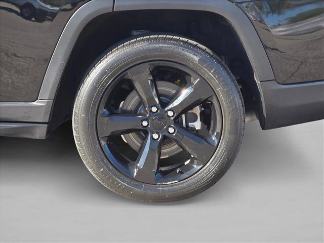 Used 2021 Jeep Grand Cherokee L Laredo image 24