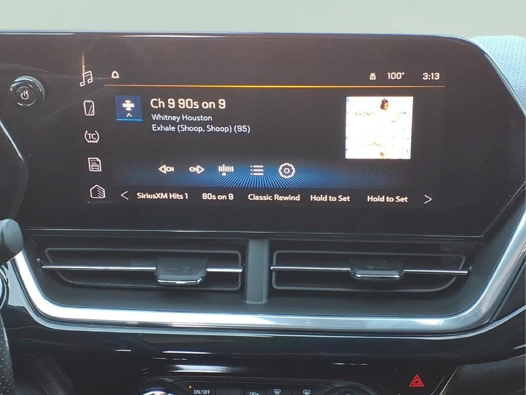Used 2025 Chevrolet Trax RS w/ Sunroof Package FWD image 20