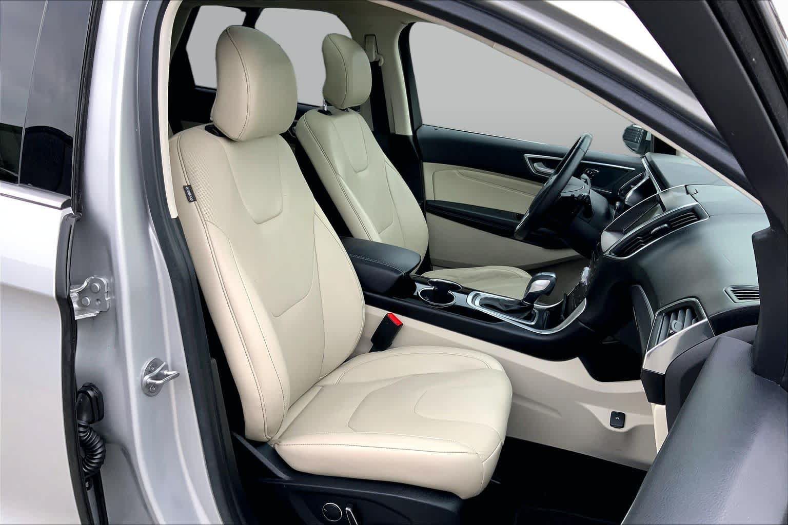 Used 2018 Ford Edge Titanium w/ Equipment Group 301A FWD image 9