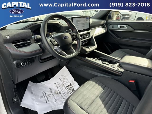 Certified 2025 Ford Explorer ST-Line w/ Premium Package AWD/4WD image 18