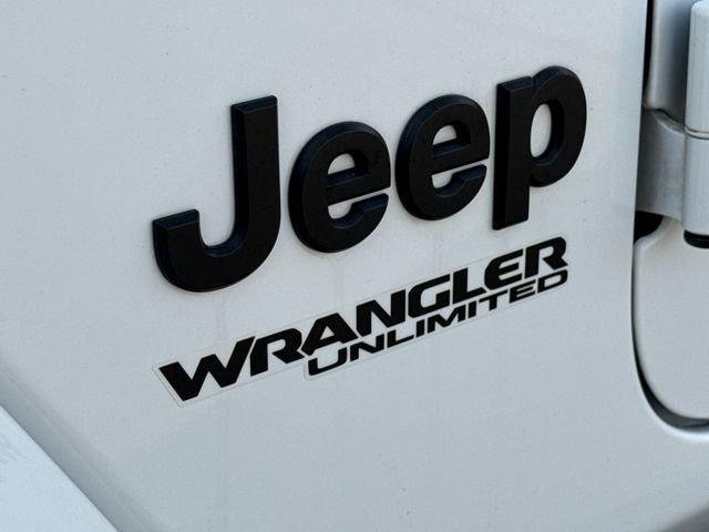 Used 2022 Jeep Wrangler Unlimited Sahara AWD/4WD image 6