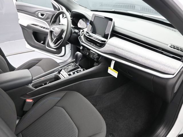 Used 2025 Jeep Compass Sport image 12