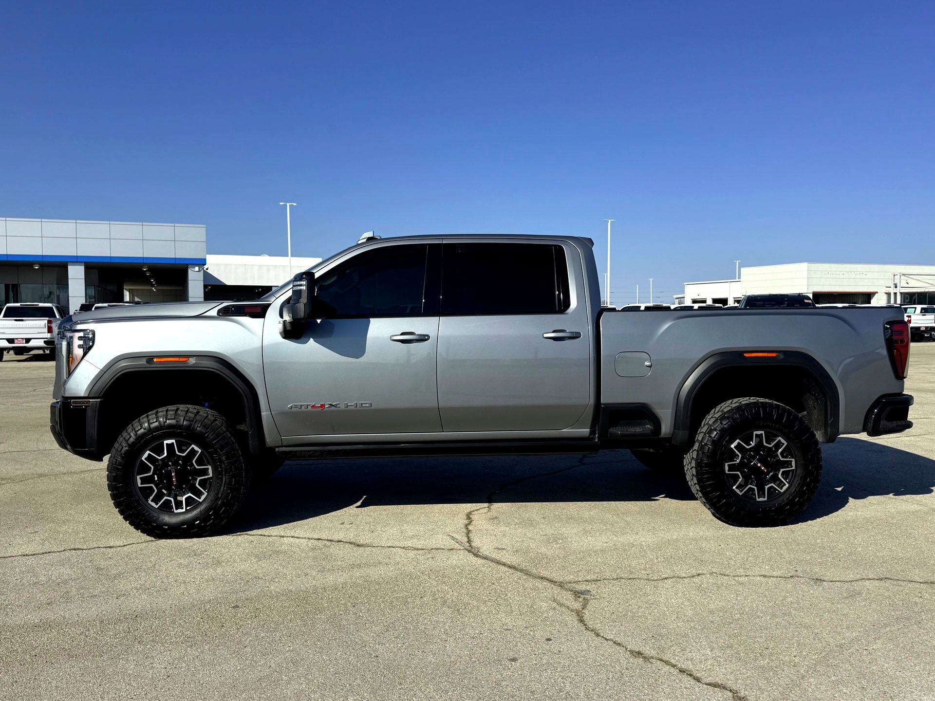 Used 2025 GMC Sierra 2500 AT4X image 10