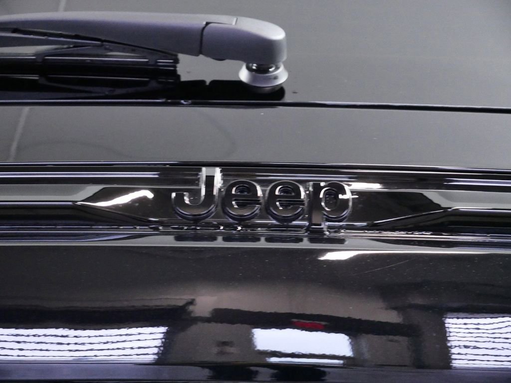 Certified 2024 Jeep Grand Cherokee Limited w/ Black Appearance Package image 13