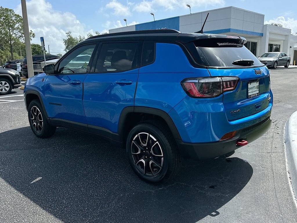 Used 2025 Jeep Compass Trailhawk AWD/4WD image 7