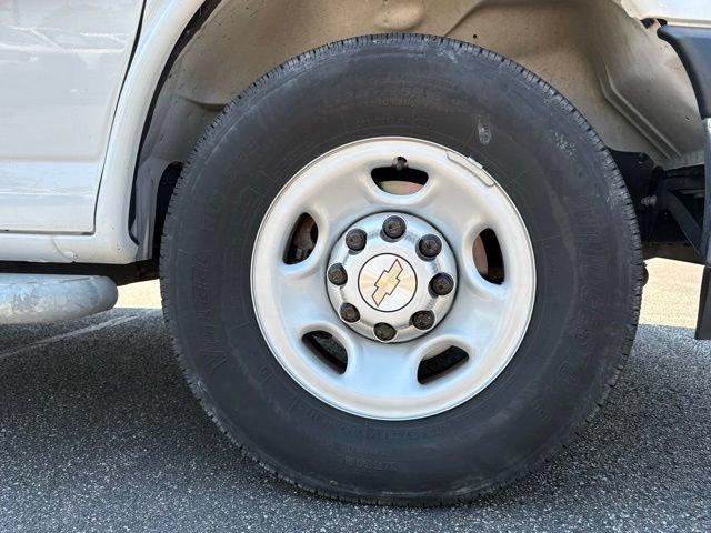 Used 2024 Chevrolet Express 2500 w/ Driver Convenience Package RWD image 20