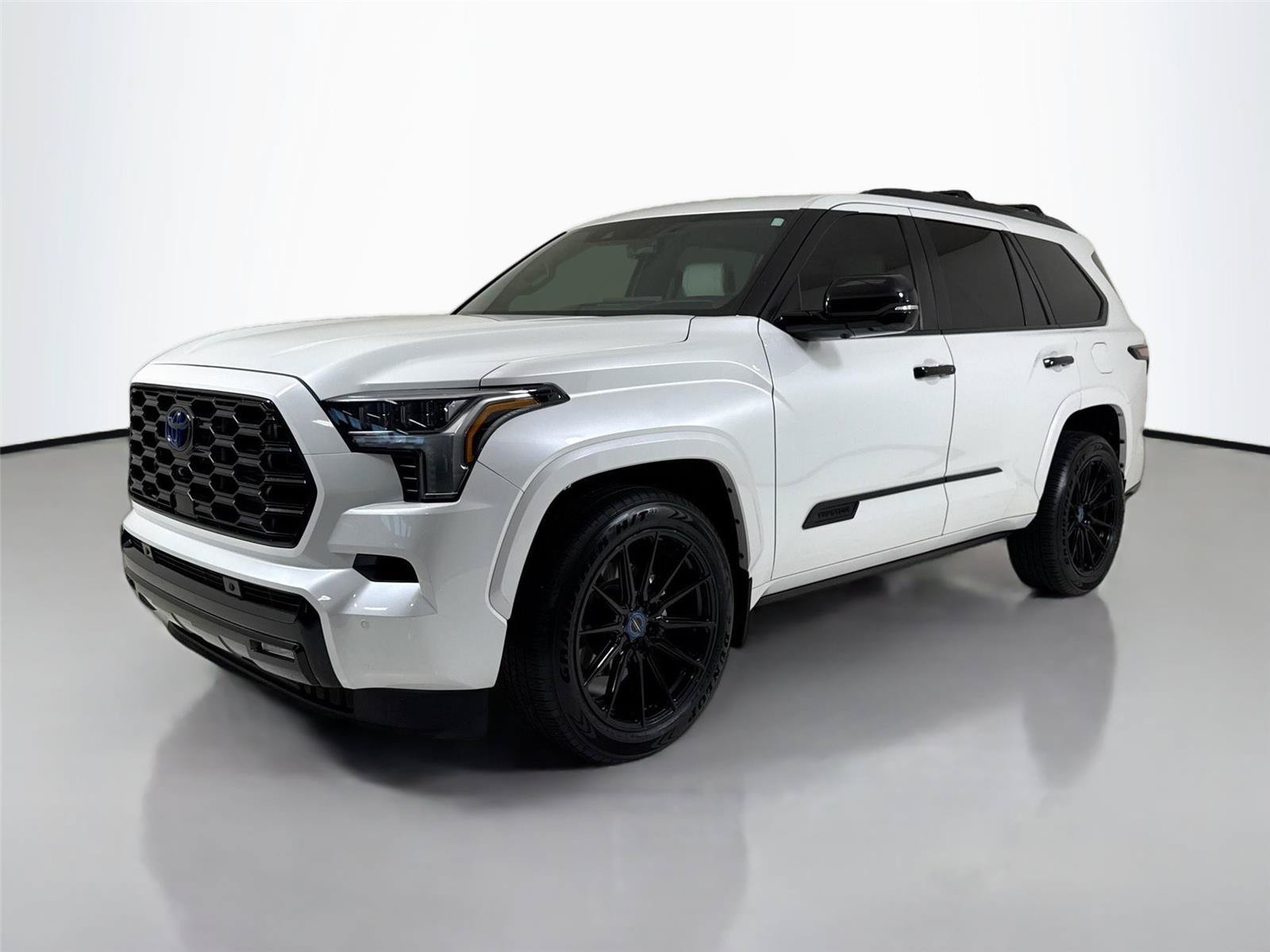 Used 2024 Toyota Sequoia Capstone AWD/4WD image 10