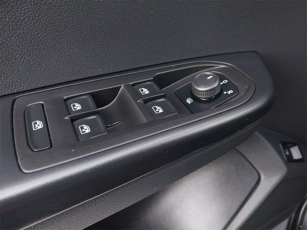 Used 2024 Volkswagen Taos SE w/ Black Wheel Package image 20