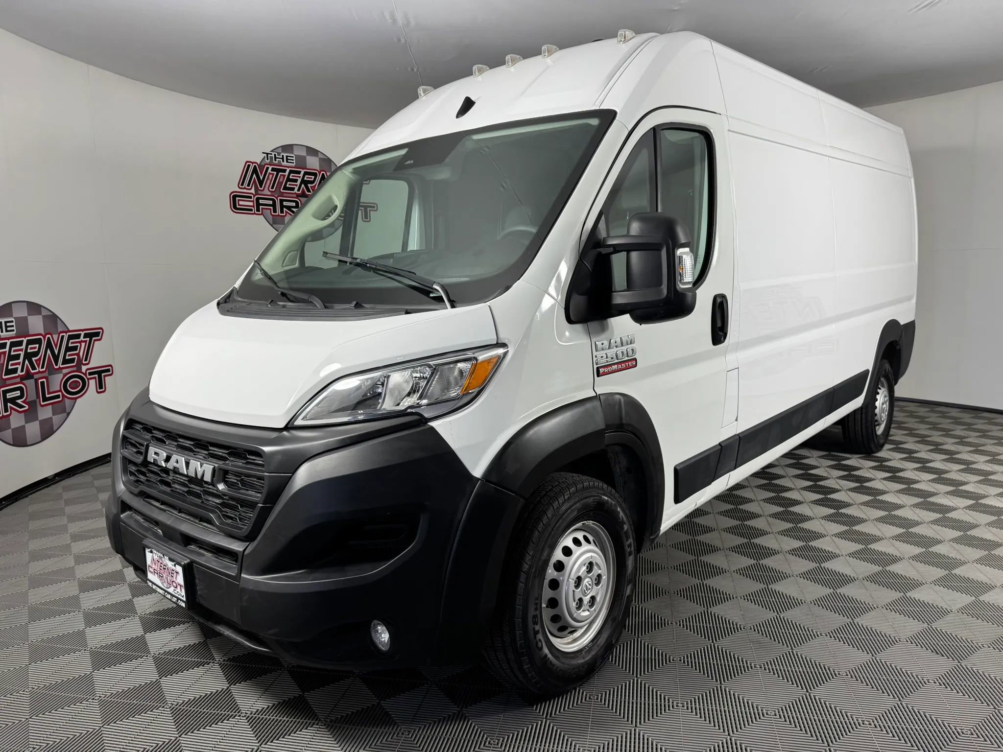 Used 2025 RAM ProMaster 2500 w/ Convenience Group FWD image 3