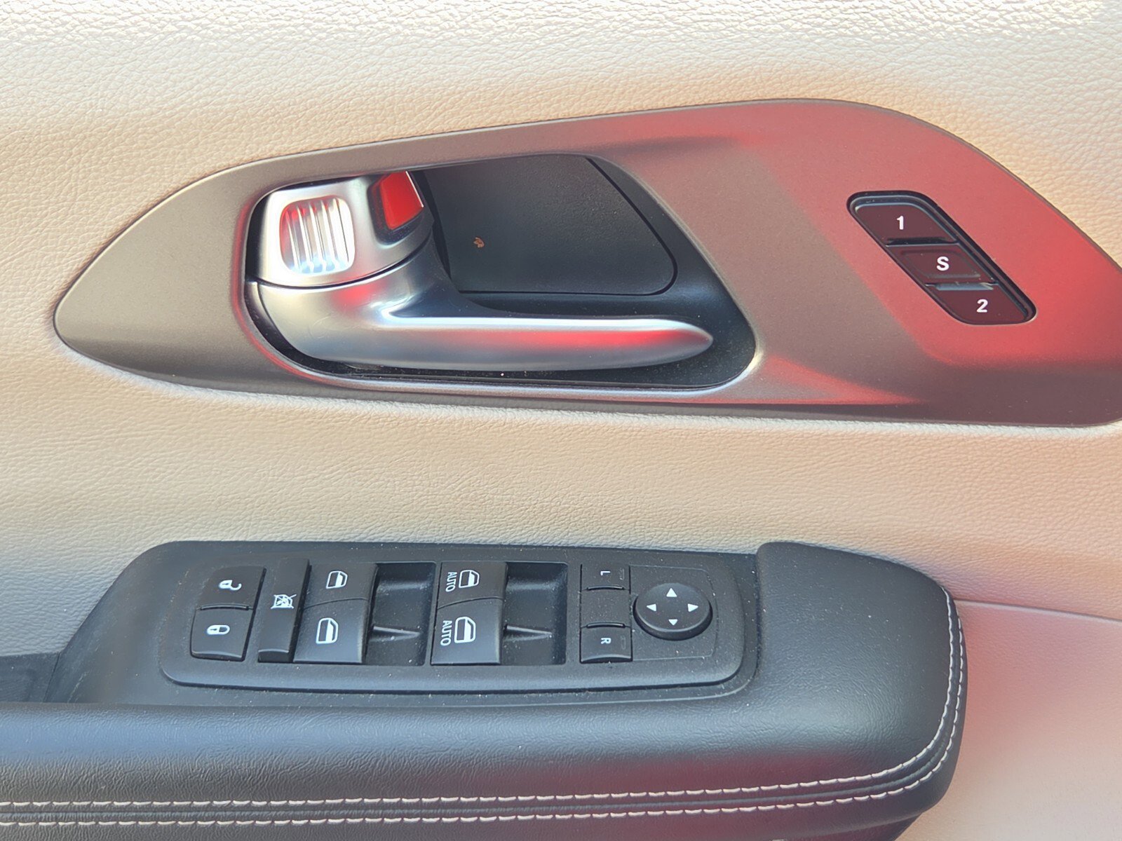 Used 2023 Chrysler Pacifica Touring-L image 57