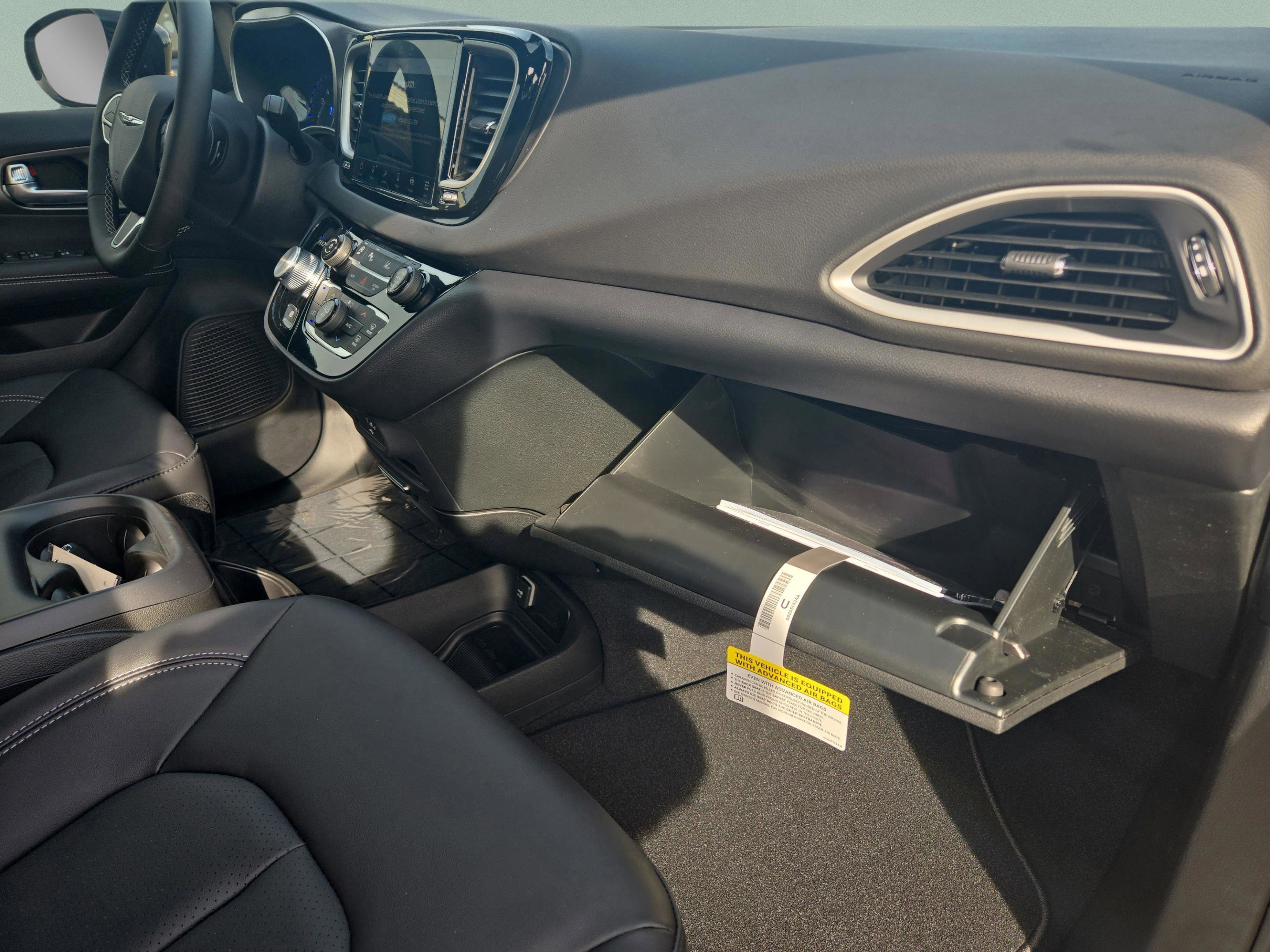 New 2026 Chrysler Voyager LX image 14