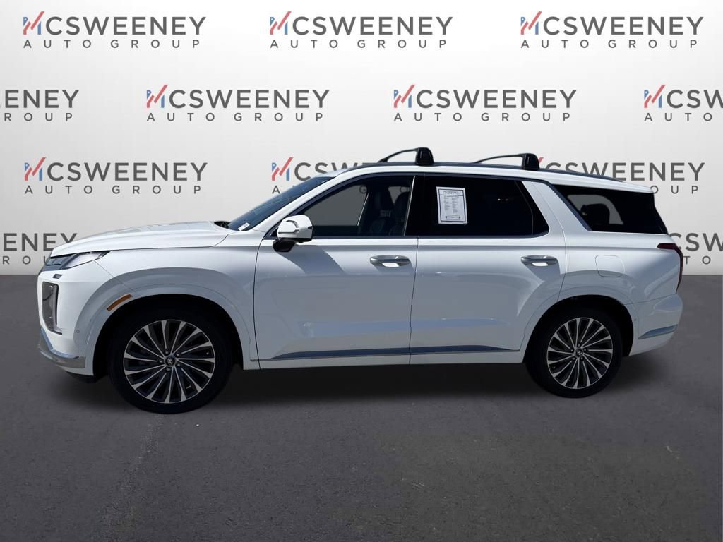 Used 2023 Hyundai Palisade Calligraphy image 2