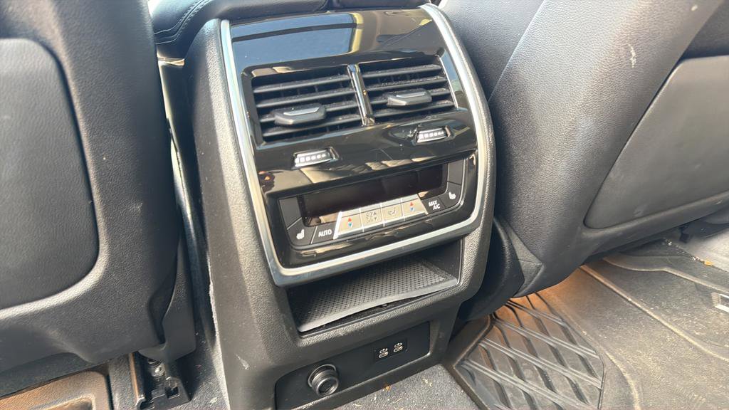 Used 2024 BMW X7 xDrive40i w/ Climate Comfort Package image 15