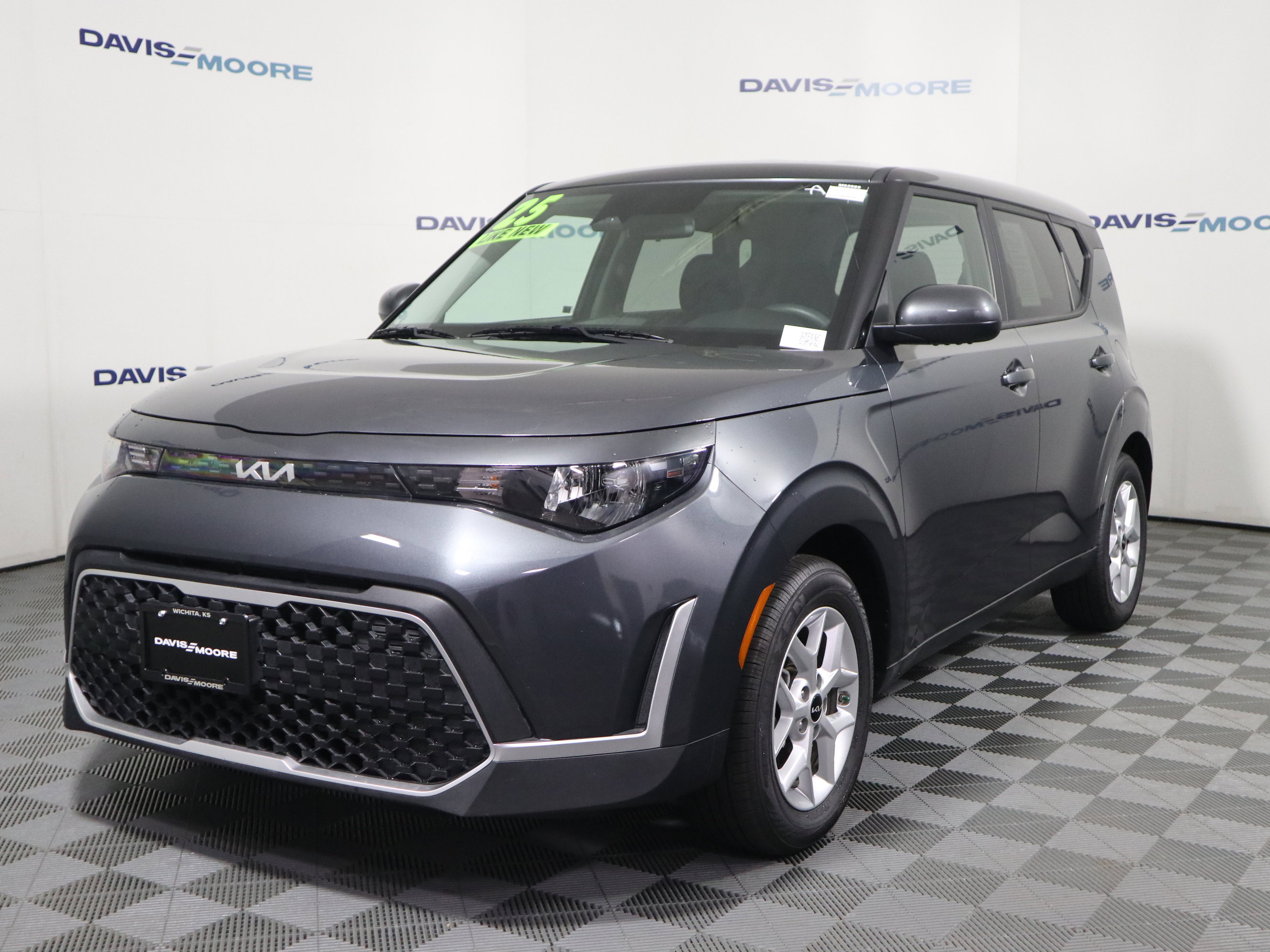 Used 2025 Kia Soul LX w/ LX Technology Package FWD image 11