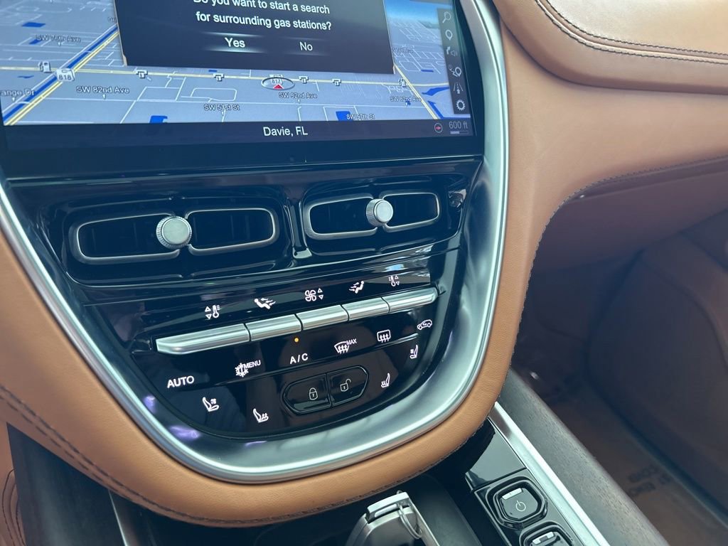 Used 2023 Aston Martin DBX image 46