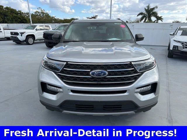 Used 2024 Ford Explorer XLT w/ Equipment Group 202A RWD image 2