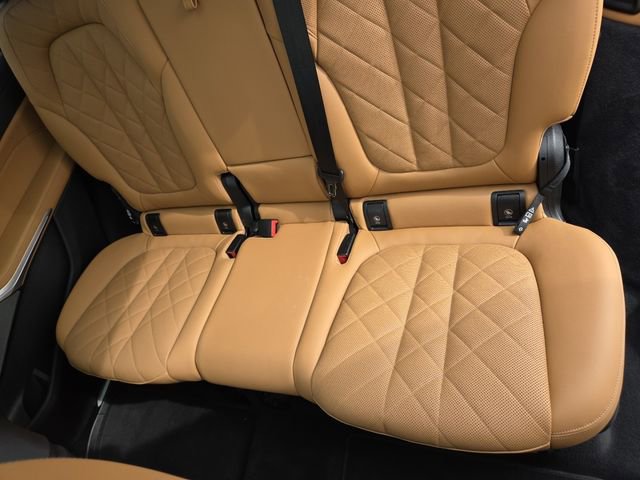 Used 2024 BMW X7 xDrive40i w/ Premium Package image 30