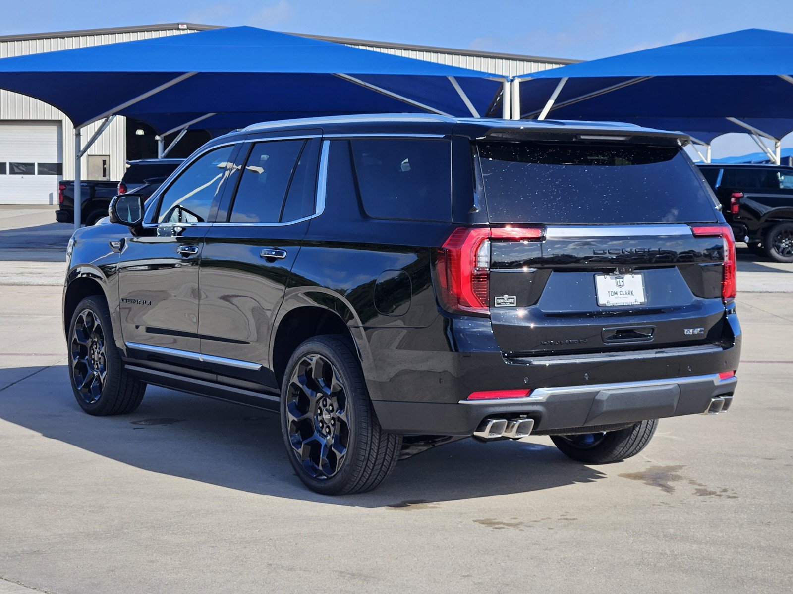 New 2026 GMC Yukon Denali w/ Denali Reserve Package AWD/4WD image 4