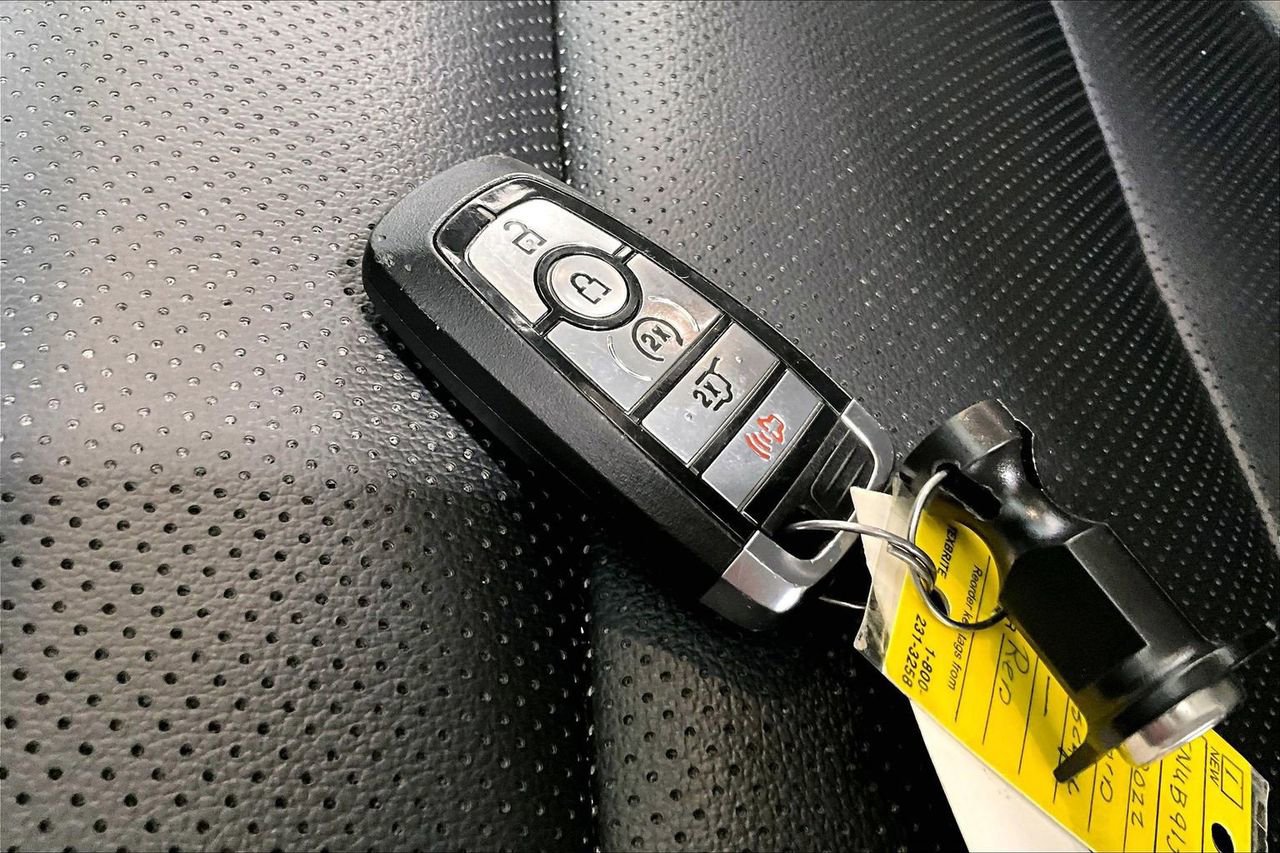 Used 2022 Ford Escape SEL image 19