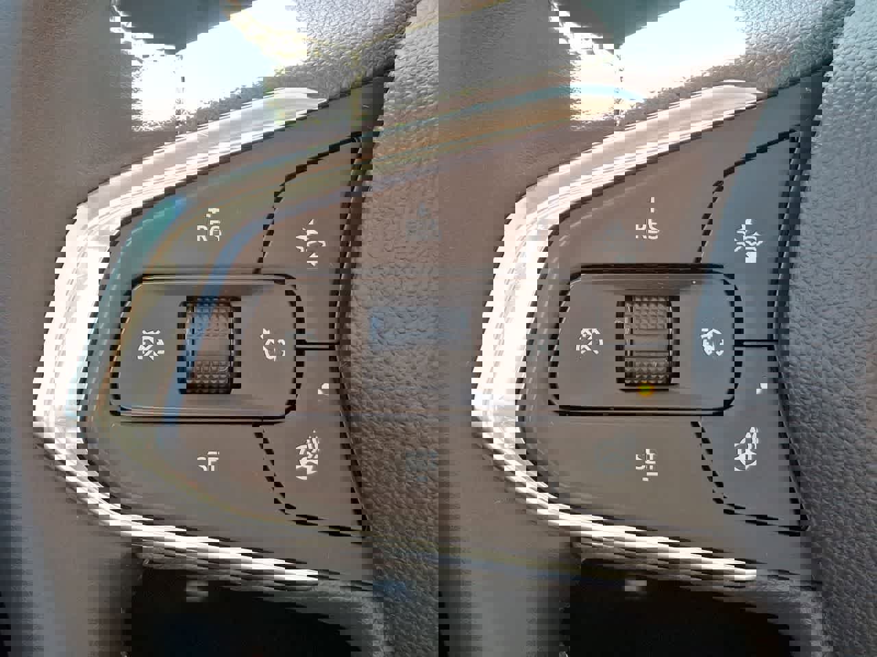 Used 2024 Chevrolet TrailBlazer LT w/ LT Cold Weather Package image 23