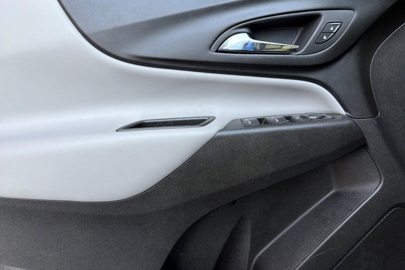 Used 2024 Chevrolet Equinox LS w/ LS Convenience Package image 11