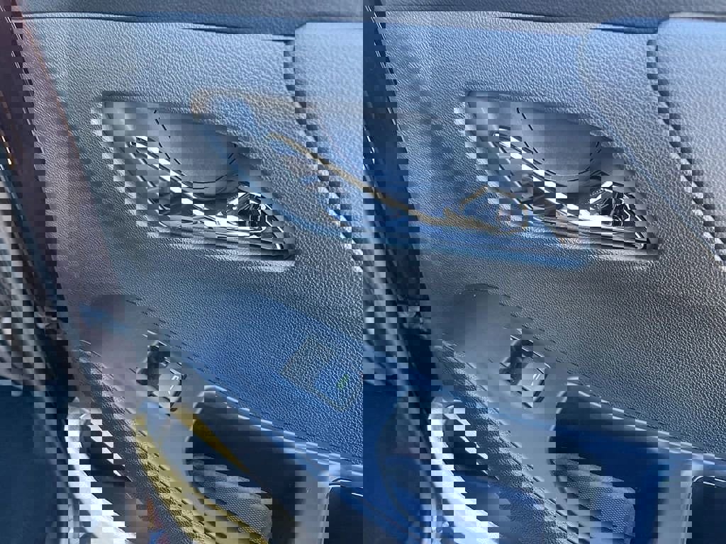 Used 2023 Chevrolet Traverse LT image 55