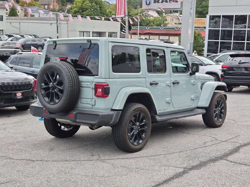 Used 2024 Jeep Wrangler Unlimited Sahara w/ Technology Group AWD/4WD image 5