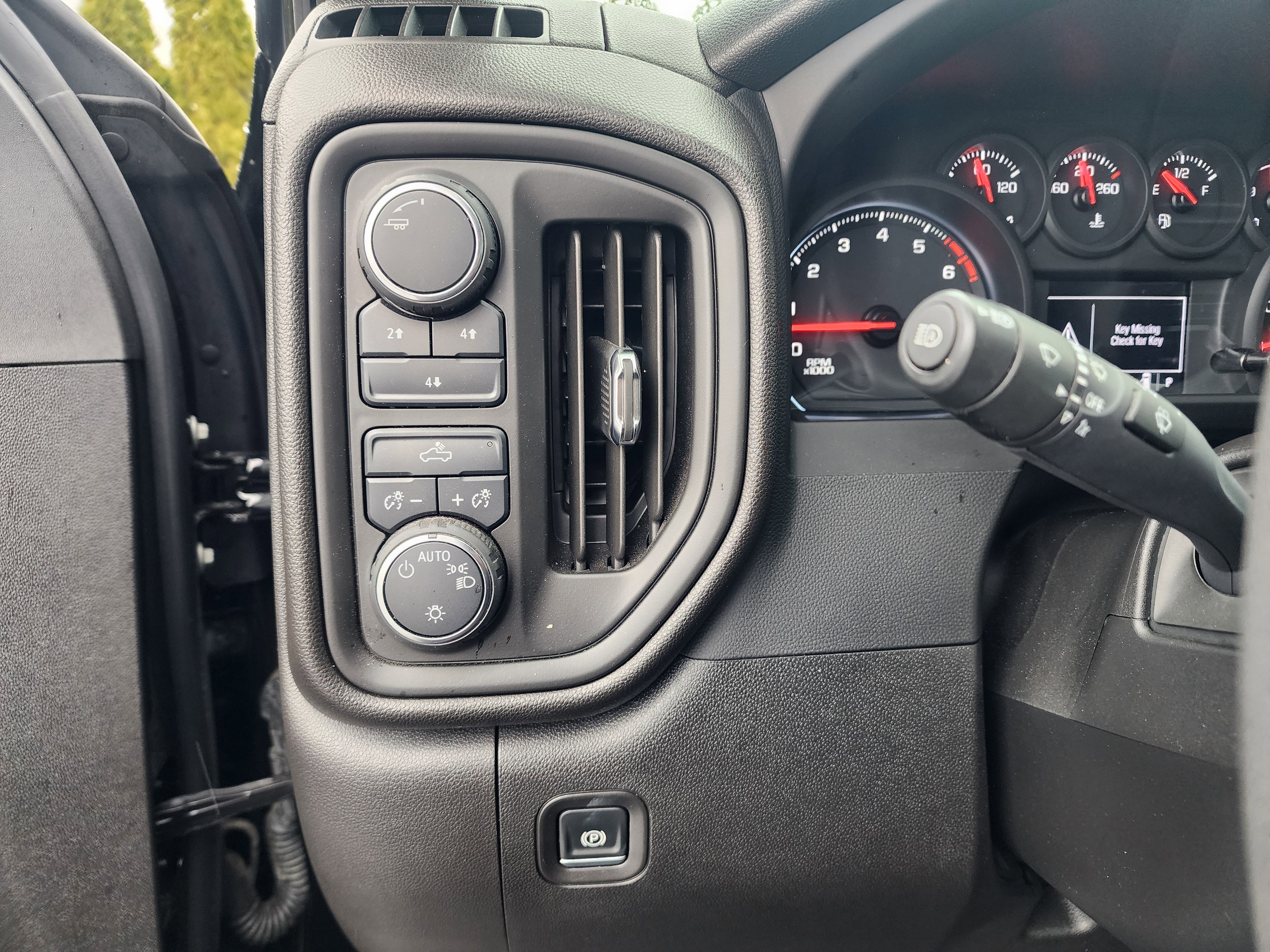 Used 2025 Chevrolet Silverado 2500 Custom w/ Custom Convenience Package image 28