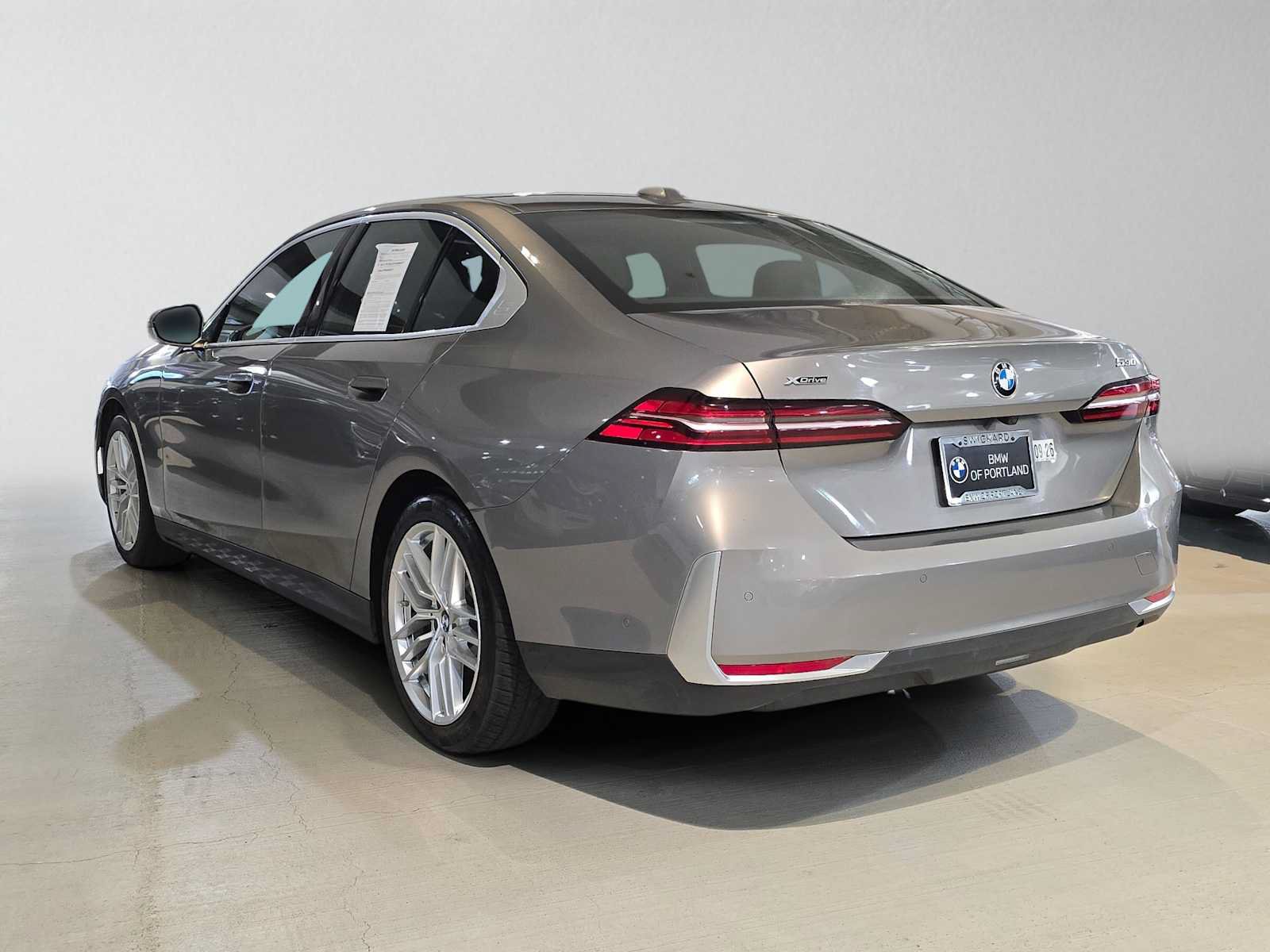 Used 2024 BMW 530i xDrive AWD/4WD image 5